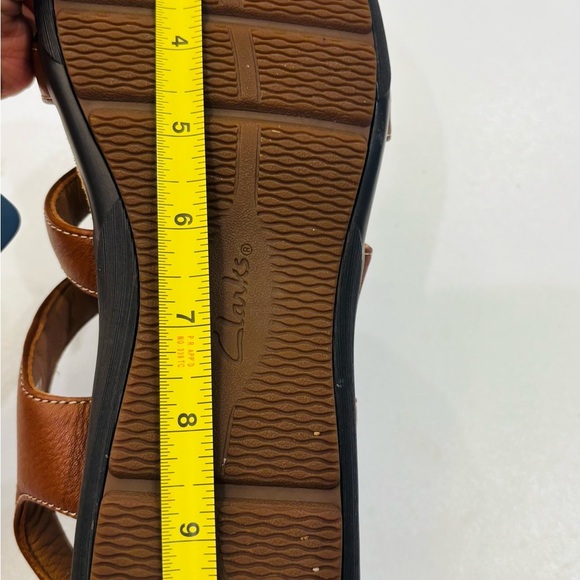 Clarks  Unstructured Tan Leather Sandals size 10 mint condition - Picture 3 of 9